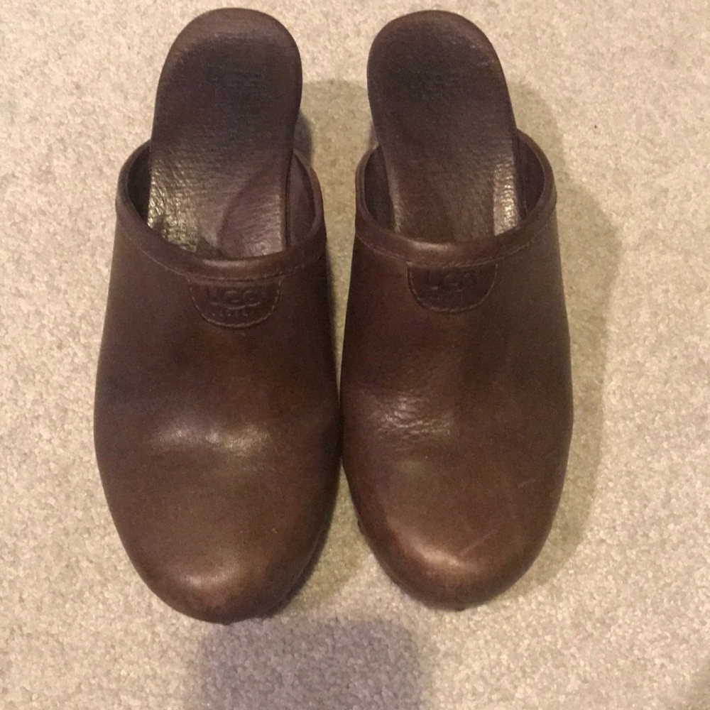 UGG CLOGS!